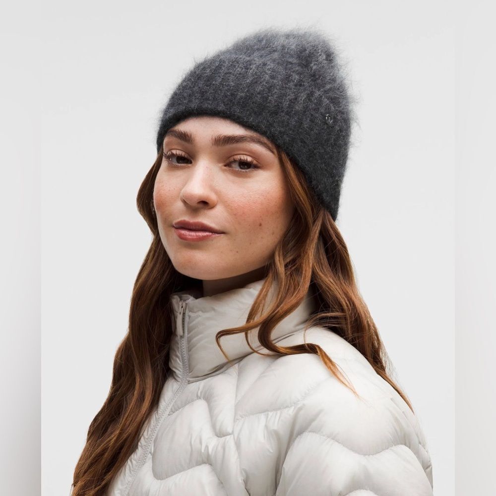 Nwt Fuzzy Cashmere Beanie black color
